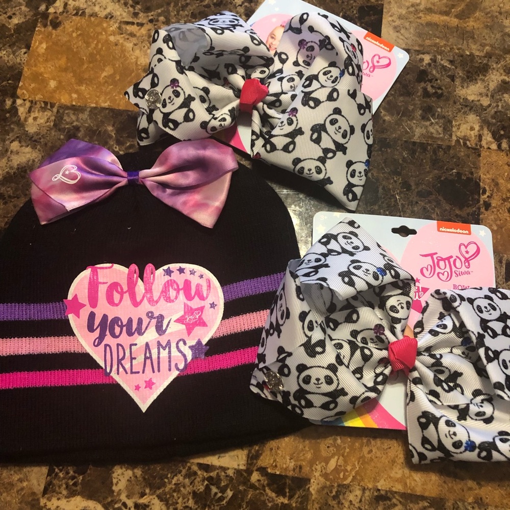 JoJo Siwa bows and winter hat